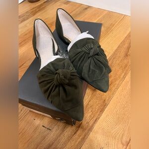 Vince Camuto Moressa Flats 💚